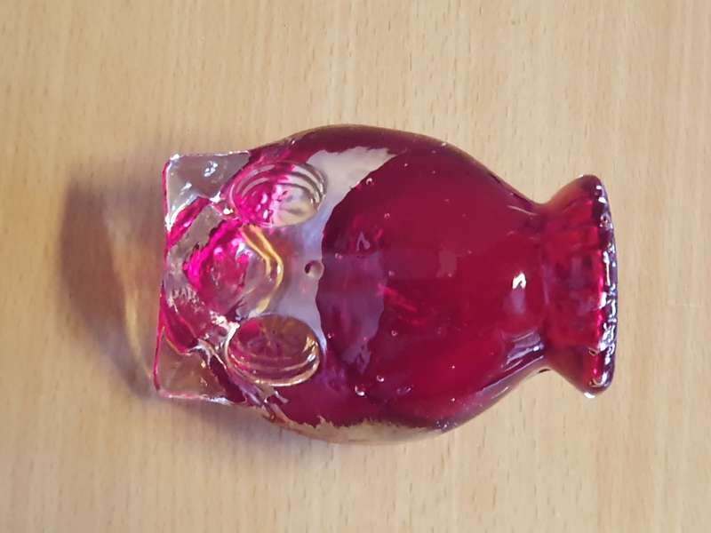 Glass Owl Figurine (height 10cm width 7cm depth 4cm)