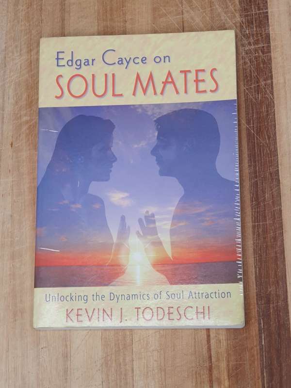 Edgar Cayce on Soul Mates - Unlocking the dynamics of soul attraction: Kevin J. Todeschi (Paperback)