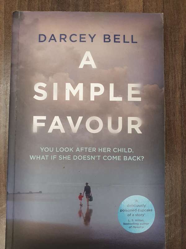 A Simple Favour : Darcey Bell (Paperback)