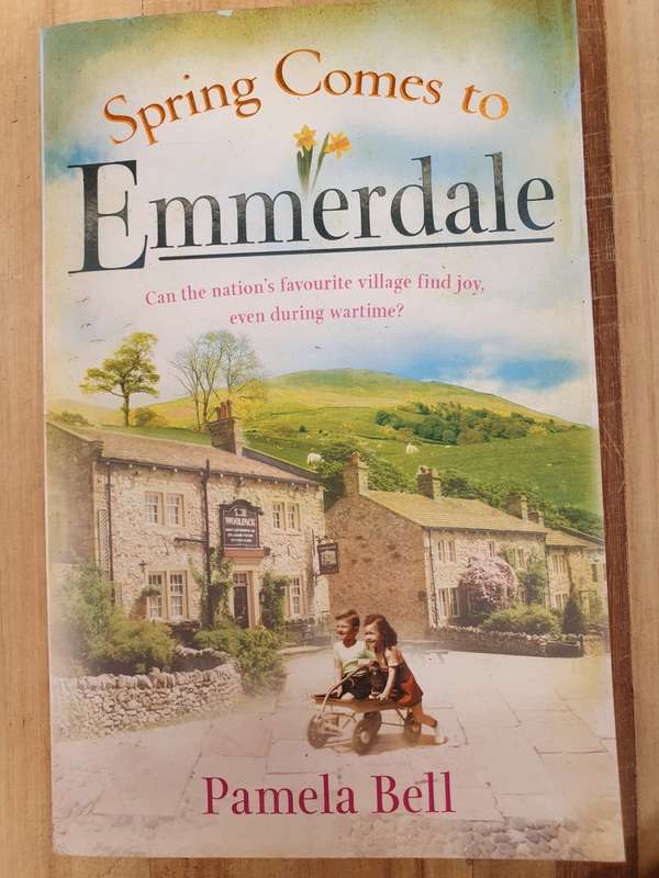 Spring Comes to Emmerdale: Pamela Bell (Paperback)