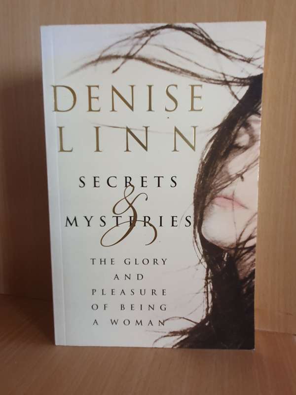 Secrets & Mysteries - The Glory and Pleasure of Being a Woman: Denise Linn (Paperback)