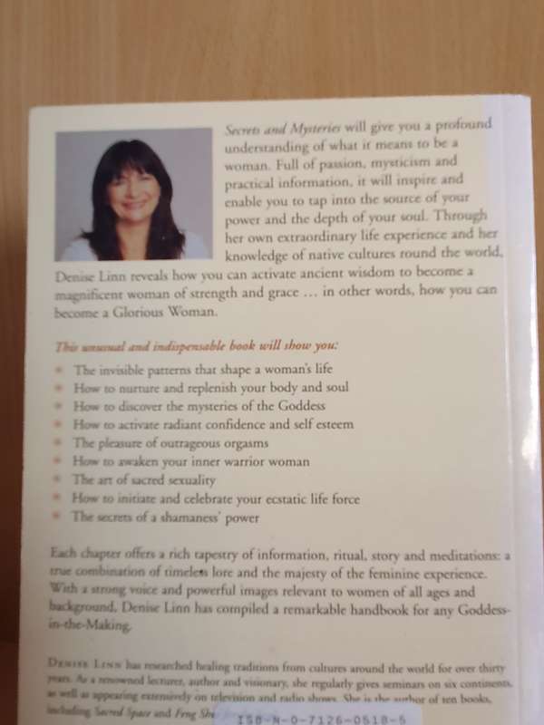 Secrets & Mysteries - The Glory and Pleasure of Being a Woman: Denise Linn (Paperback)