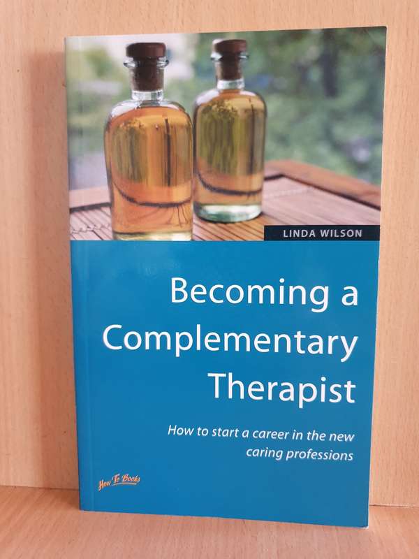 Becoming a Complementary Therapist - Linda Wilson (Paperback)