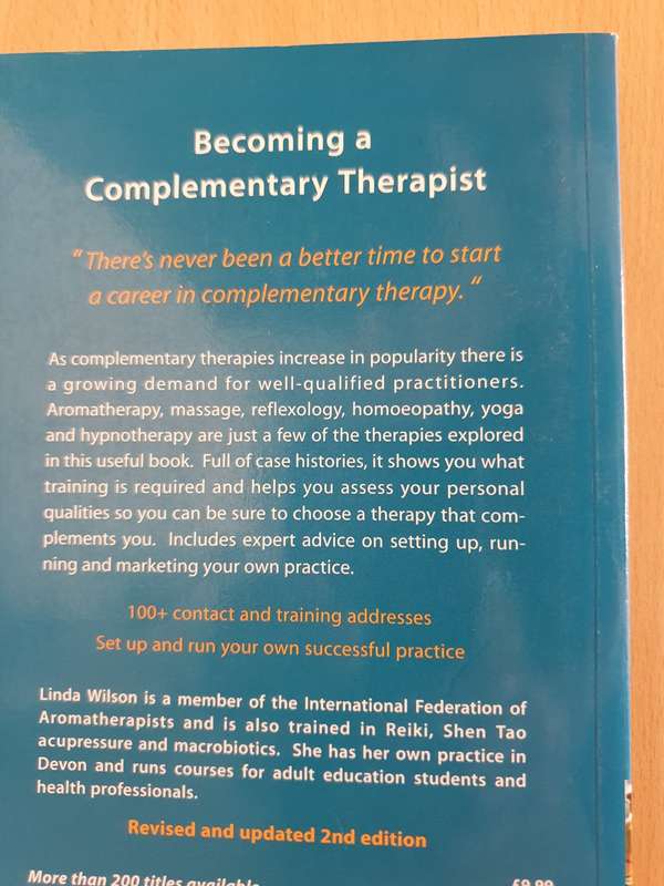 Becoming a Complementary Therapist - Linda Wilson (Paperback)