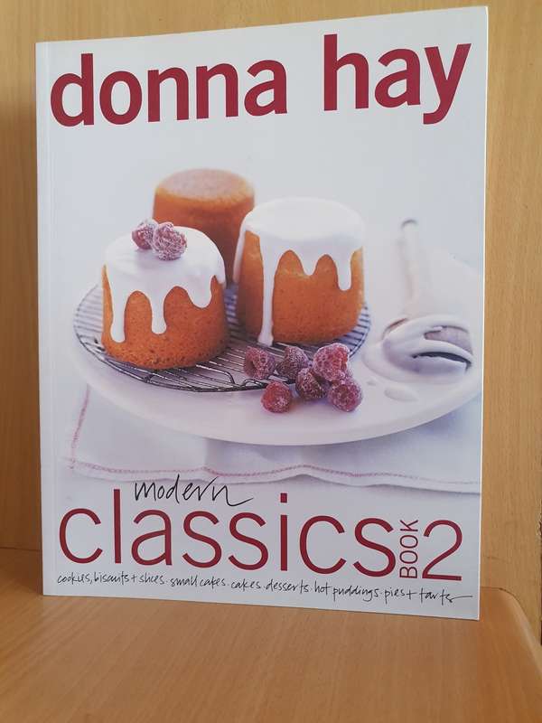 Modern Classics Book 2 : Donna Hay (Paperback)