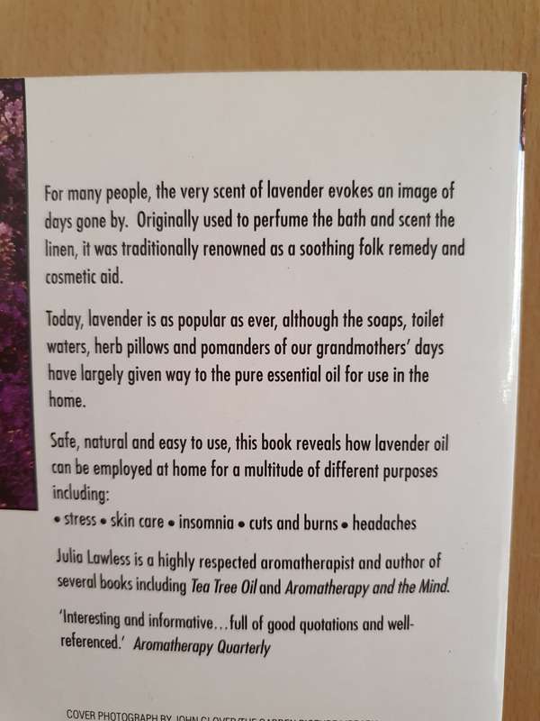 Lavender Oil - The new guide to nature`s most versatile remedy: Julia Lawless (Paperback)