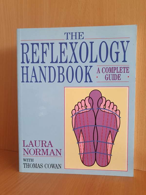 The Reflexology Handbook - A Complete Guide: Laura Norman (Paperback)