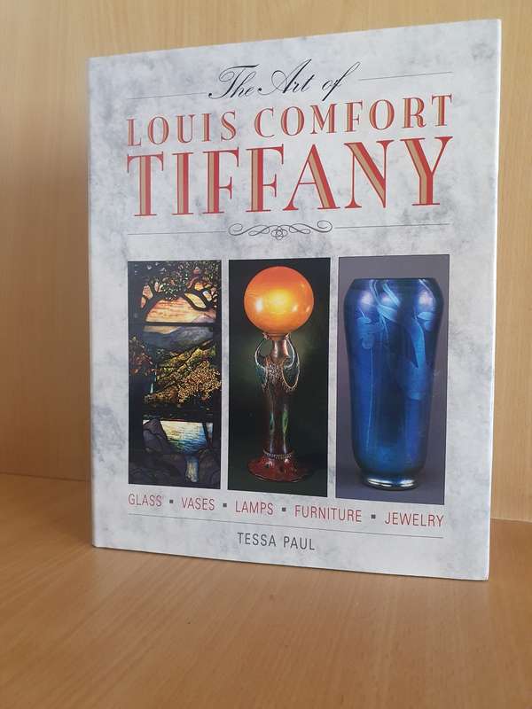 The Art of Louis Comfort Tiffany - Glass, Vases, Lamps, Furniture, Jewelry: Tessa Paul (Hardcover)