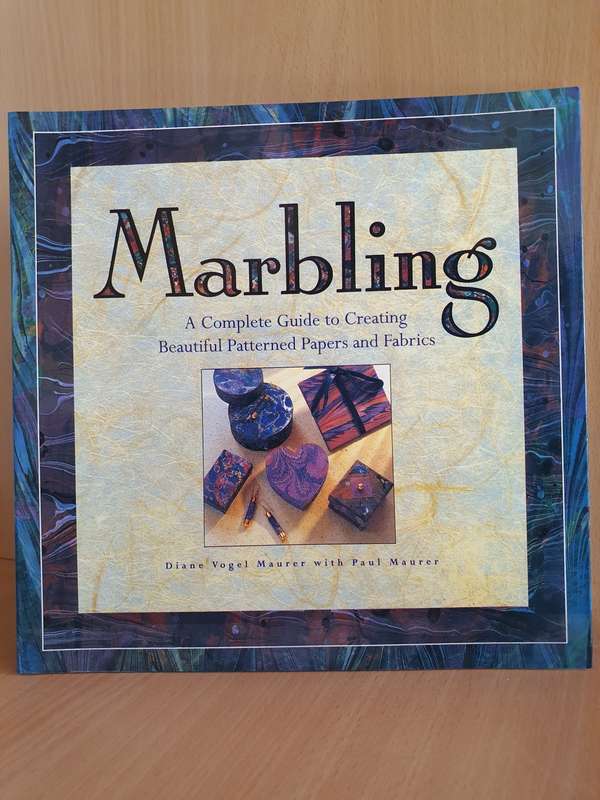 Marbling - A Complete Guide to Creating Beautiful Patterned Papers & Fabrics: Diane Vogel
