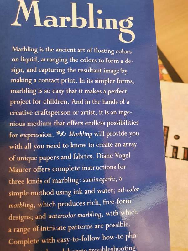 Marbling - A Complete Guide to Creating Beautiful Patterned Papers & Fabrics: Diane Vogel