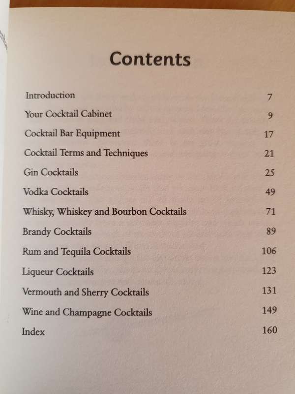 Essentials - How to mix 200 cocktails : Carlos of Raffles (Paperback)