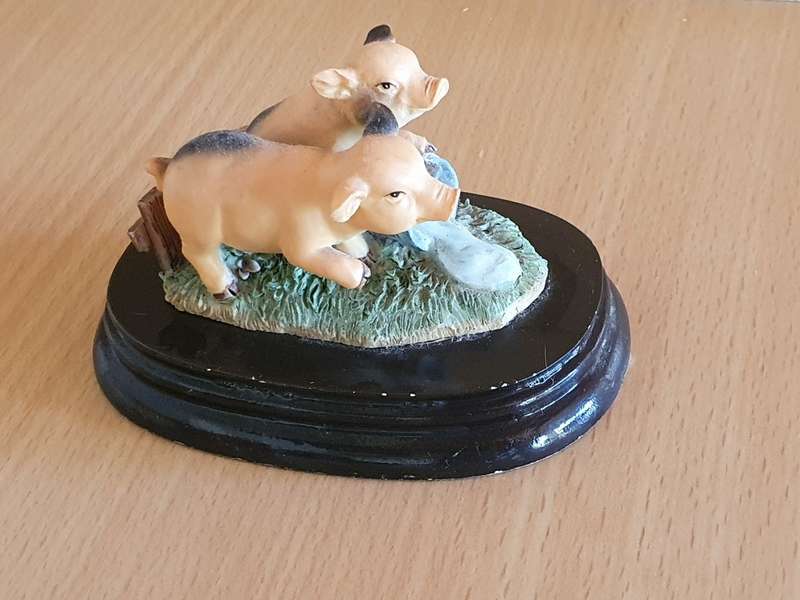 Pig Figurine - Regency Fine Arts (10cm x 6cm height 6cm)