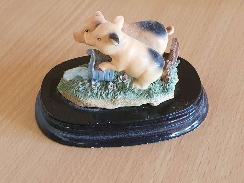 Pig Figurine - Regency Fine Arts (10cm x 6cm height 6cm)