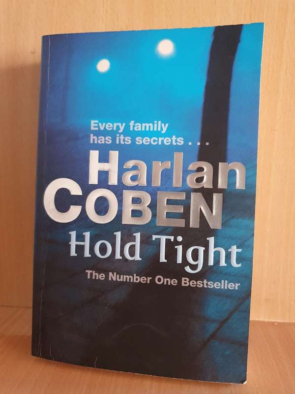 Hold Tight: Harlan Coben (Paperback)