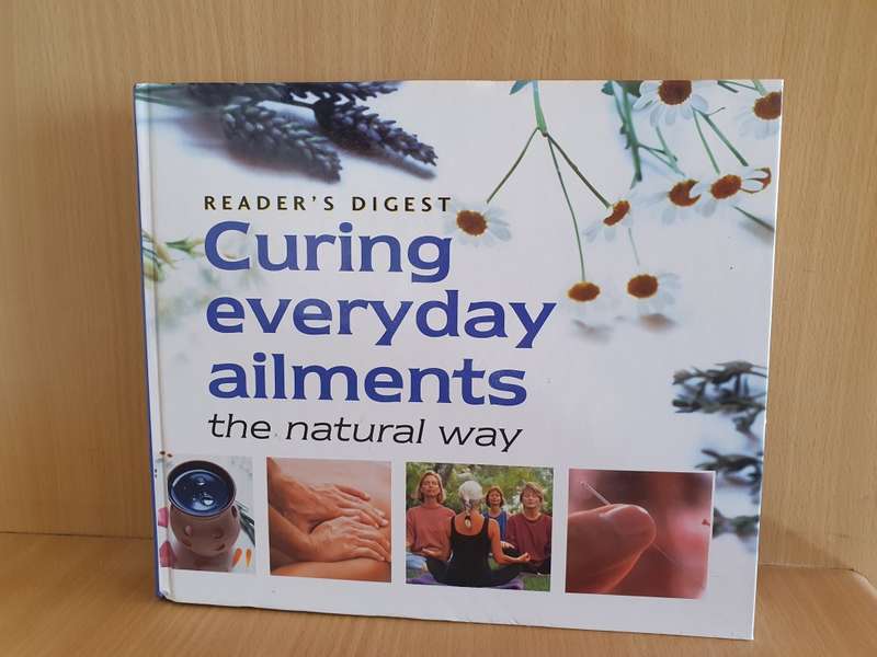 Reader`s Digest - Curing Everyday Ailments the Natural Way (Hardcover)