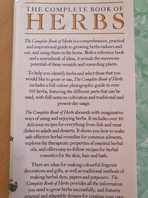 The Complete Book of Herbs - A Practical Guide to Growing & Using Herbs: Lesley Bremness