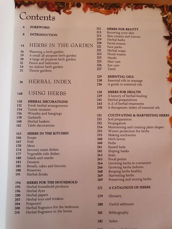 The Complete Book of Herbs - A Practical Guide to Growing & Using Herbs: Lesley Bremness
