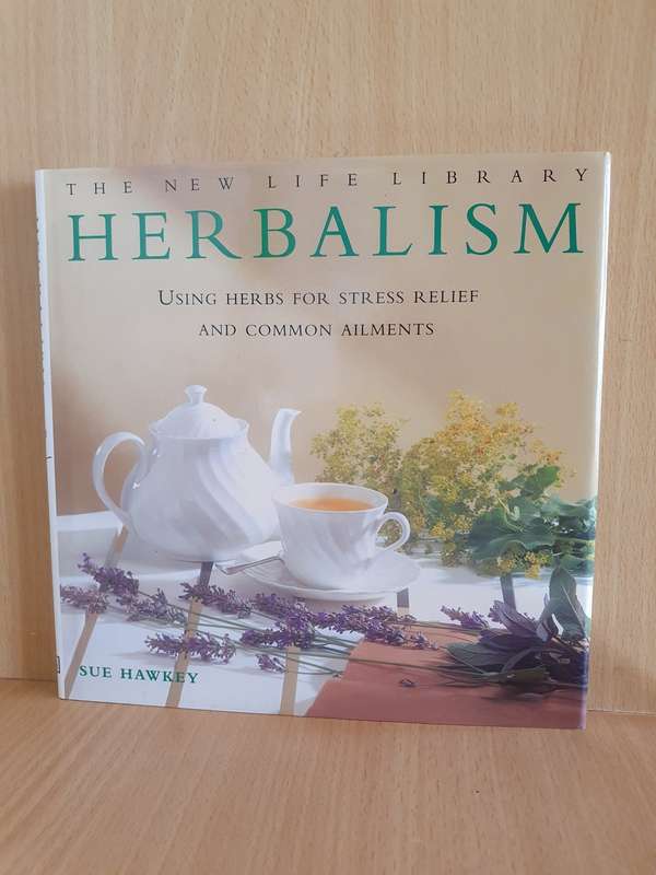 Herbalism - Using Herbs for Stress Relief and Common Ailments: Sue Hawkey (Hardcover)