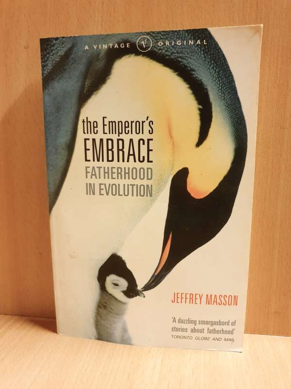 The Emperor`s Embrace - Fatherhood in Evolution: Jeffrey Masson (Paperback)