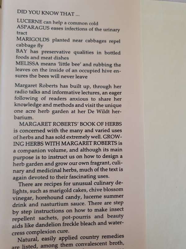 Growing Herbs with Margaret Roberts - A Guide to Growing Herbs in South Africa (Hardcover)