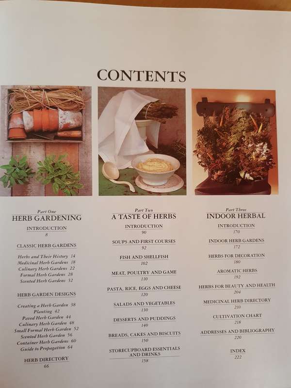 Geraldine Holt`s Complete Book of Herbs (Hardcover)