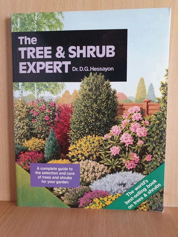 The Tree & Shrub Expert : Dr D.G. Hessayon (Paperback)