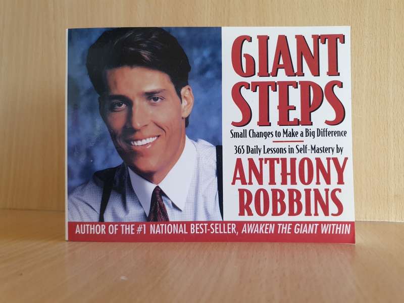 Giant Steps - Small Changes to Make a Big Difference: Anthony Robbins (Paperback)