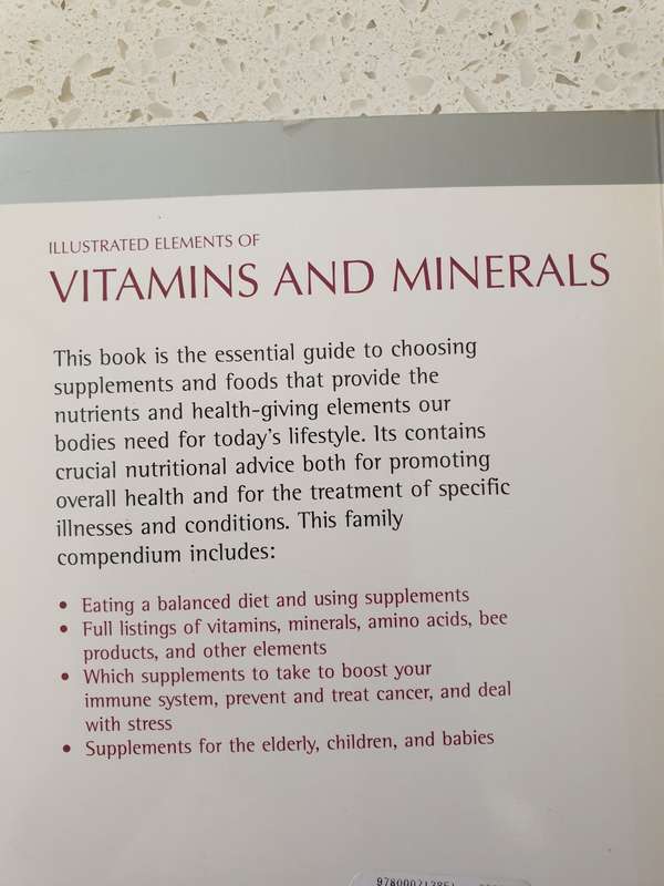 Illustrated Elements of Vitamins and Minerals - Karen Sullivan (Paperback)
