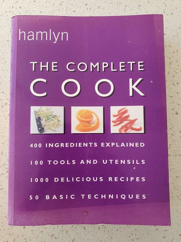 Hamlyn - The Complete Cook (400 ingridients explained, 100 tools and utensils) Paperback