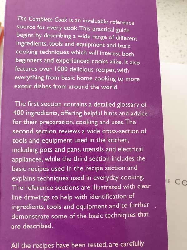 Hamlyn - The Complete Cook (400 ingridients explained, 100 tools and utensils) Paperback