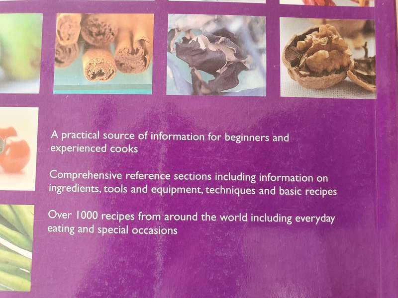 Hamlyn - The Complete Cook (400 ingridients explained, 100 tools and utensils) Paperback