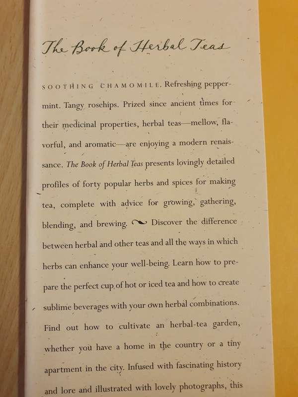 The Book of Herbal Teas - A Guide to Gathering , Brewing and Drinking: Sara Perry (Hardcover)