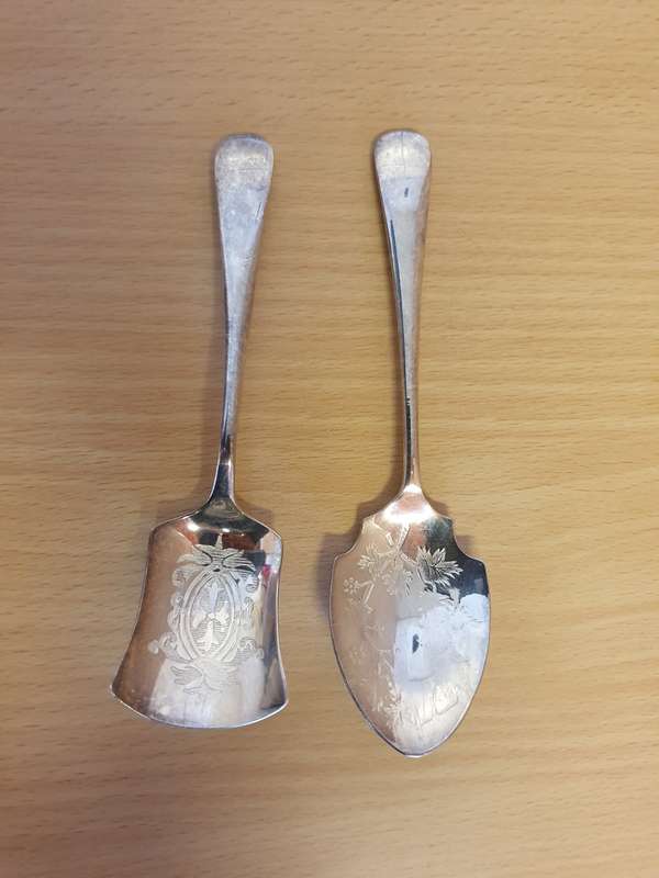 Lot of 10 Souvenir Teaspoons