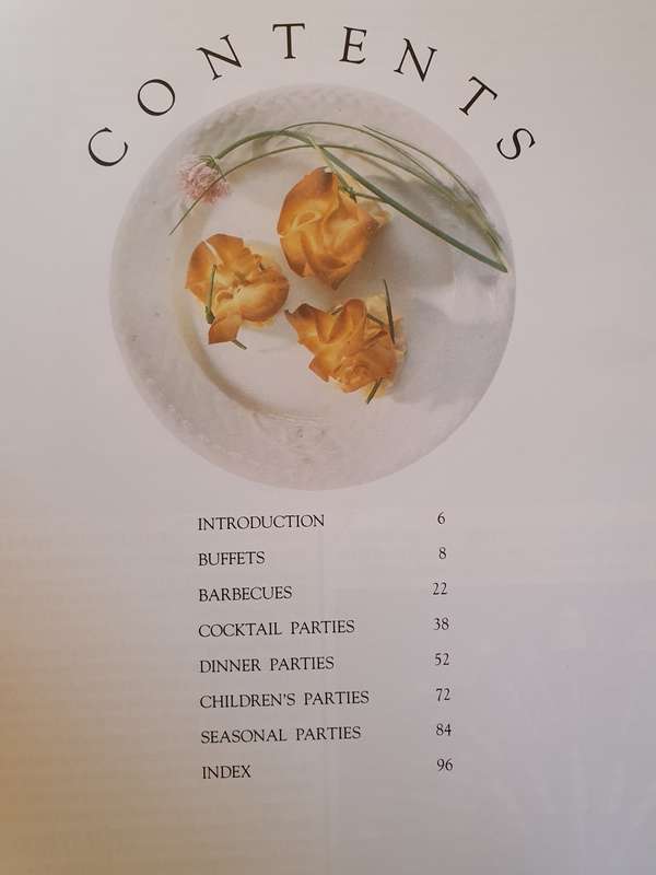 The Complete Party Cookbook - over 150  delicious recipes for all party occasions (Hardcover)