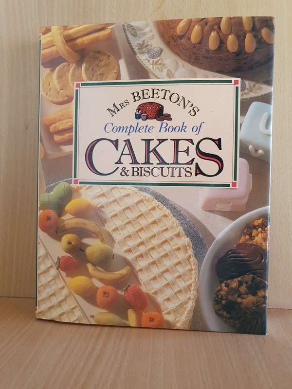 Mrs Beeton`s Complete Book of Cakes & Biscuits (Hardcover)