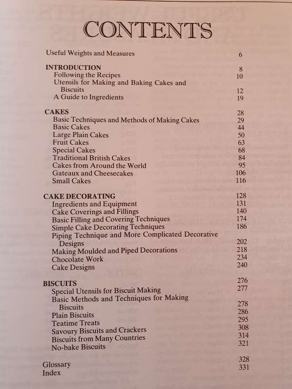 Mrs Beeton`s Complete Book of Cakes & Biscuits (Hardcover)