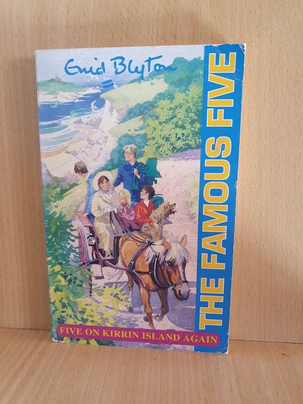 Enid Blyton - The Famous Five - Five on Kirrin Island Again (Paperback)