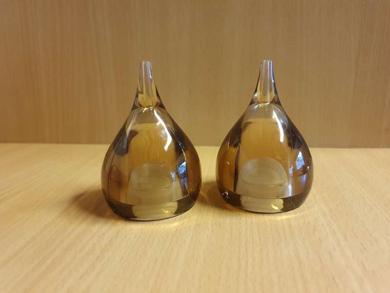 Set of 2 Guzzini Acrylic Teardrop Shape Salt & Pepper Shakers Lucite