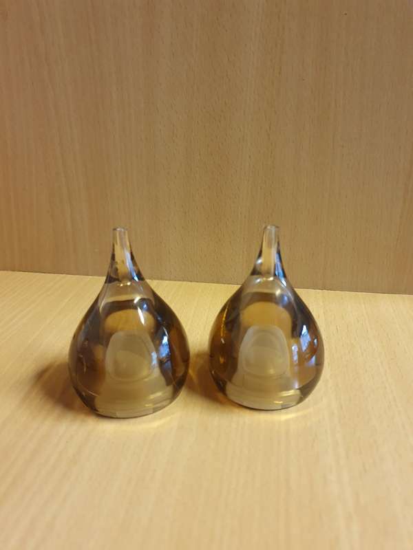 Set of 2 Guzzini Acrylic Teardrop Shape Salt & Pepper Shakers Lucite