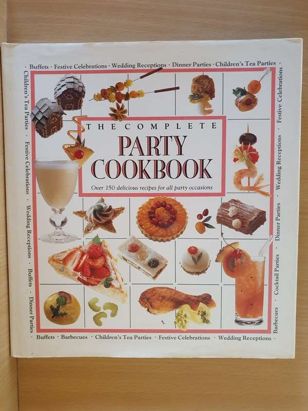 The Complete Party Cookbook - over 150  delicious recipes for all party occasions (Hardcover)
