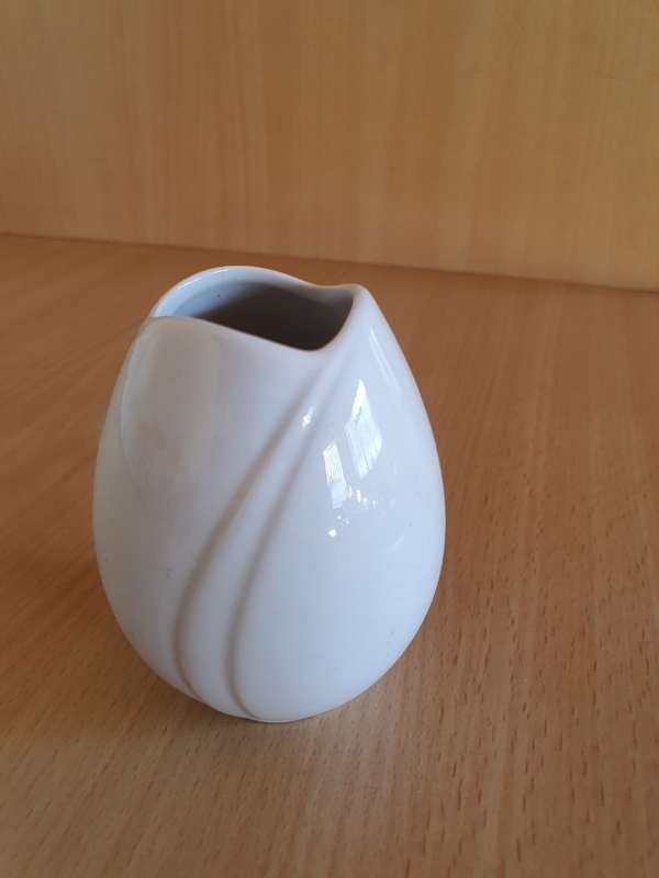 Small White Arzberg Porcelain Vase - Made in Germany (height 9cm width 8cm)