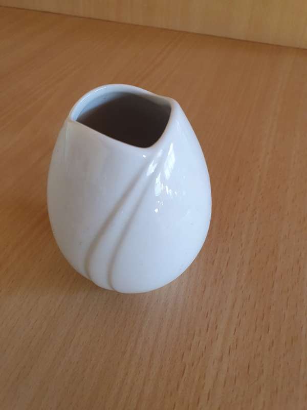 Small White Arzberg Porcelain Vase - Made in Germany (height 9cm width 8cm)
