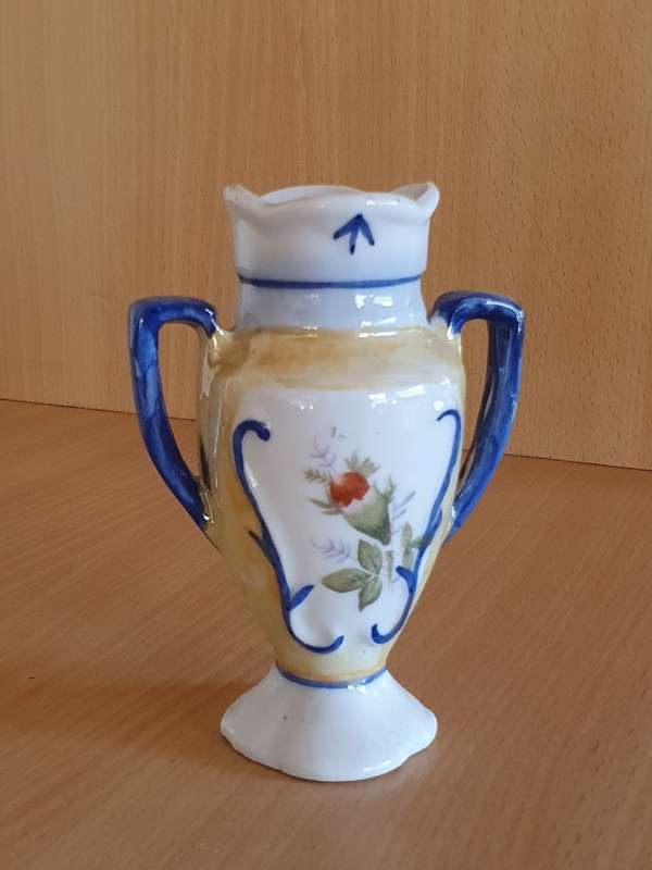 Small Ceramic Vase - height 11cm width 7cm