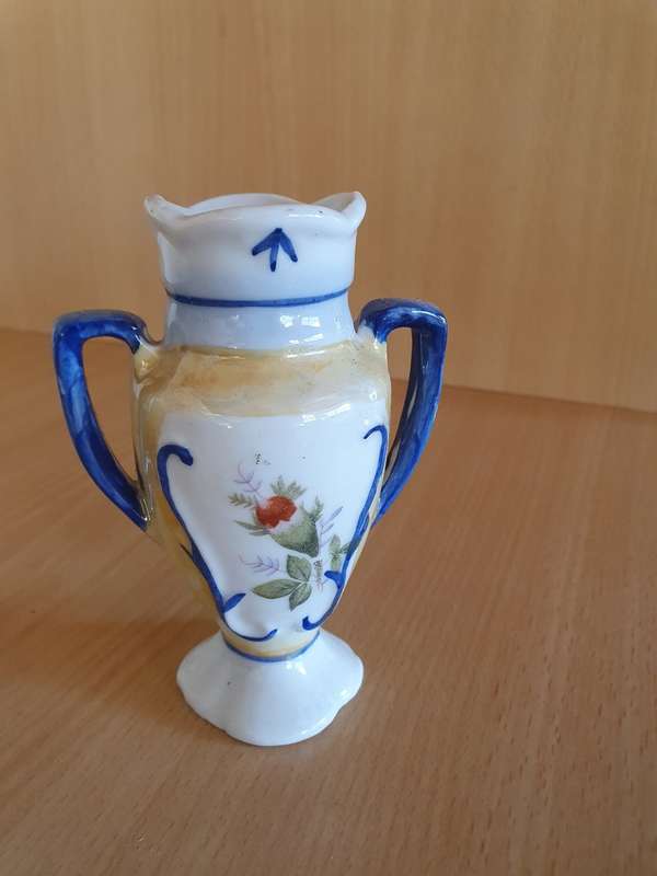 Small Ceramic Vase - height 11cm width 7cm