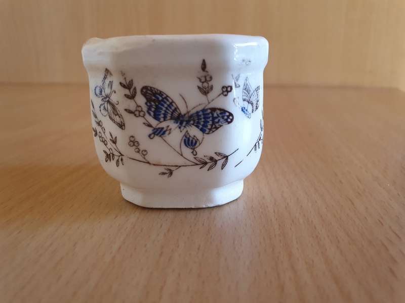 Miniature Ceramic Floral/Butterfly Planter - width 5cm height 4cm
