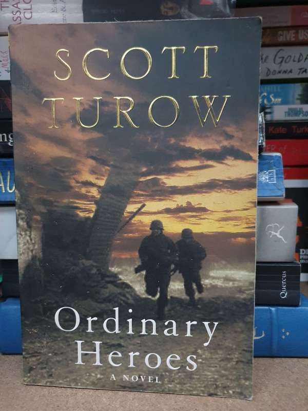 Ordinary Heroes: Scott Turow (Paperback)