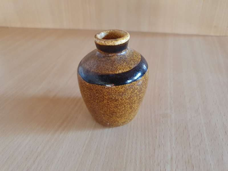 Small Ceramic Vase - height 8cm width 7cm