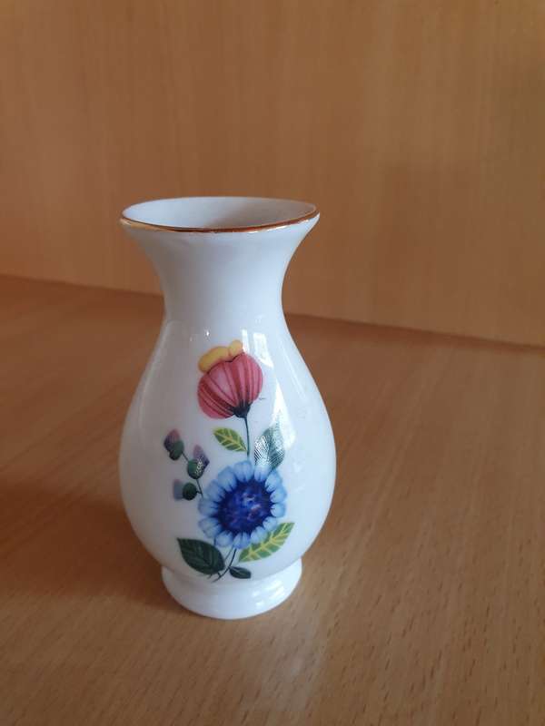 Small Floral Royal Porzellan Bavaria KPM Vase, Made in Germany - height 10cm width 8cm