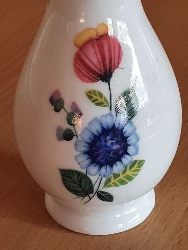 Small Floral Royal Porzellan Bavaria KPM Vase, Made in Germany - height 10cm width 8cm