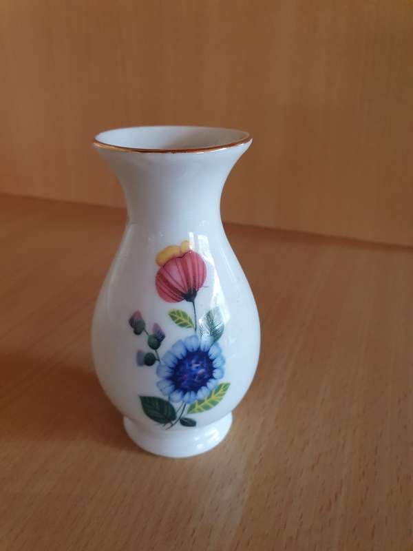 Small Floral Royal Porzellan Bavaria KPM Vase, Made in Germany - height 10cm width 8cm